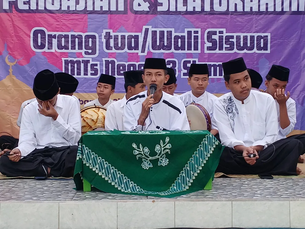 Tim Hadroh MTs Negeri 3 Sleman Ramaikan Pengajian POT