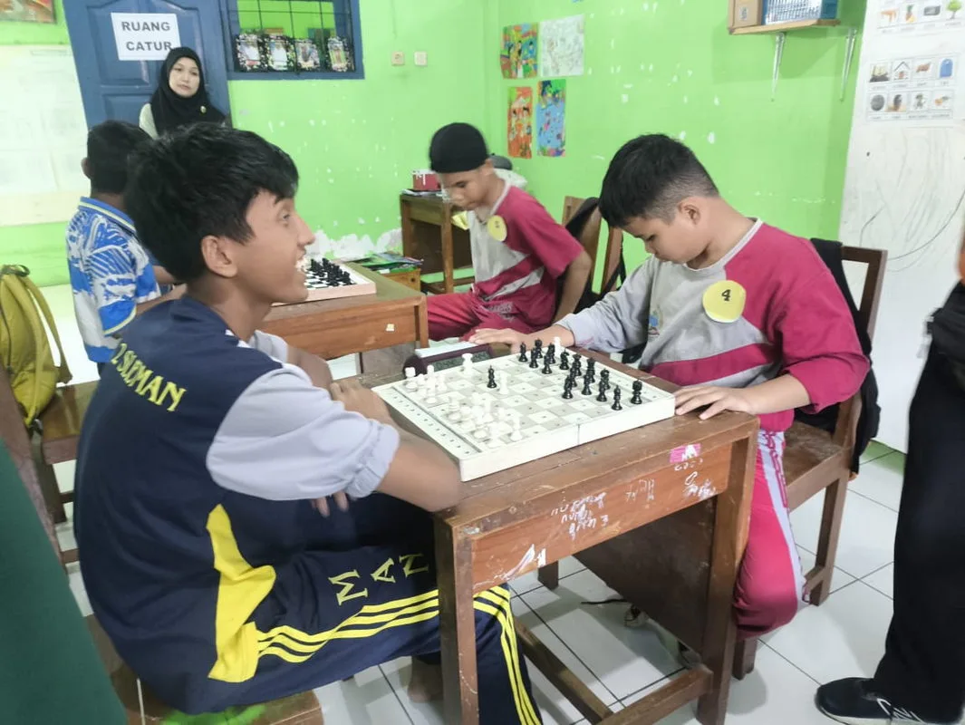 ASAH POTENSI CATUR, MAN 2 SLEMAN KIRIMKAN SISWA DIFABEL NETRA LOMBA O2SN PDBK TINGKAT KABUPATEN
