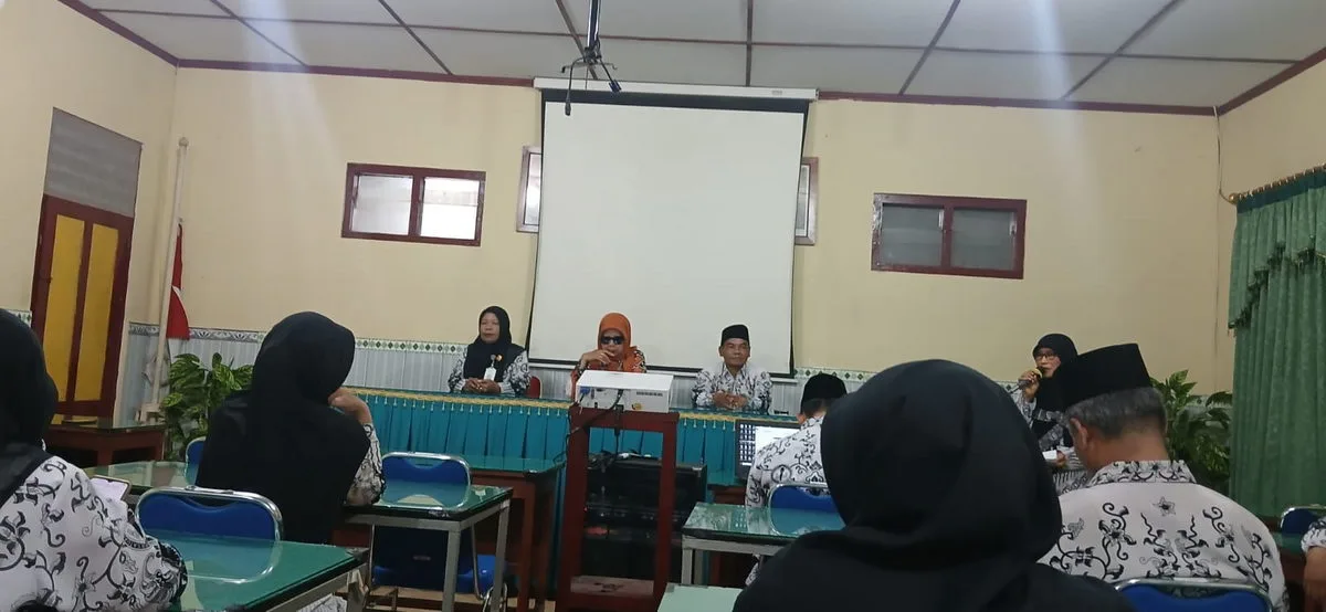 Guru MTsn 3 Sleman Mengikuti Pelantikan Pengurus PGRI Kapanewon Ngemplak