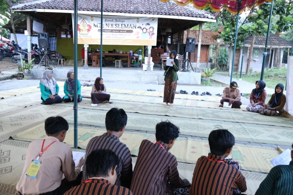 Lomba Geguritan Kemah Budaya MTsN 8 Sleman Serukan Pelestarian Kabudayan Jawa