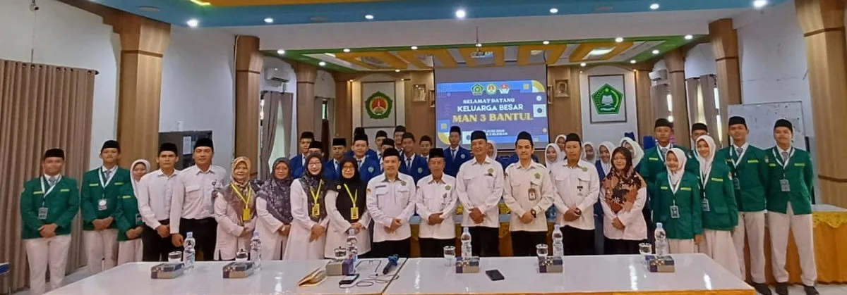 Dewa MAN 3 Sleman Terima Kunjungan Studi Banding OSIM Bimasakti MAN 3 Bantul