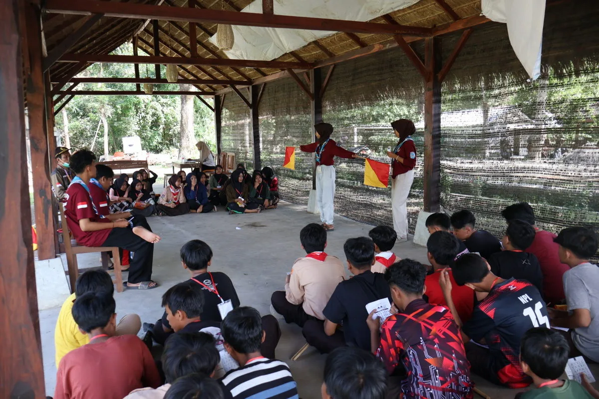 Hari Kedua Kemah Budaya MTsN 8 Sleman Diwarnai Giat Semaphore yang Seru dan Edukatif