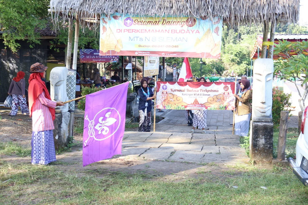 Jelajah Budaya, Ajang Penggalang MTsN 8 Sleman Kenali Candi Banyunibo Lebih Dekat