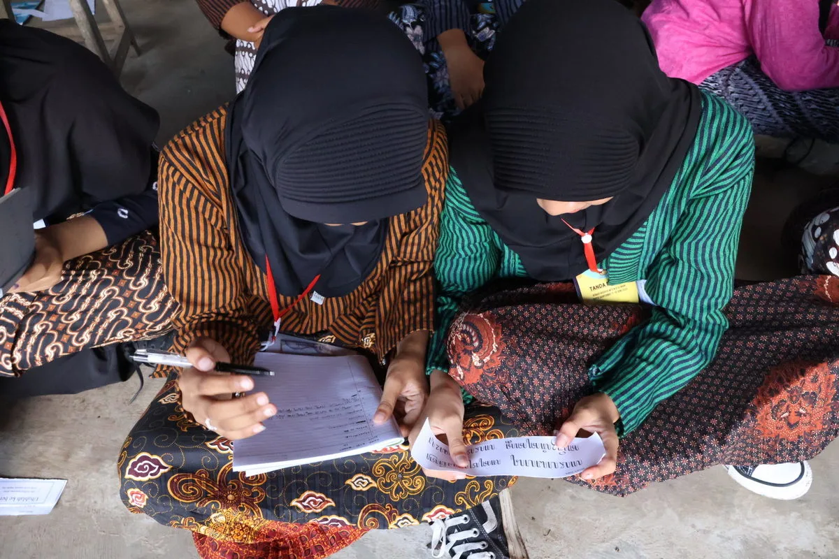 Tantangan Alih Aksara Jawa Ramaikan Hari Pertama Kemah Budaya MTsN 8 Sleman