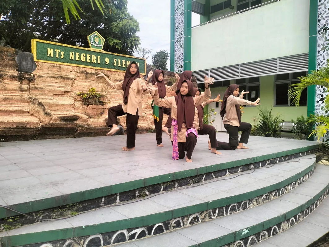 MTsN 9 Sleman Gelar Pentas Seni, Siswa Tunjukkan Kreativitas Pasca Asesmen Sumatif Akhir Tahun