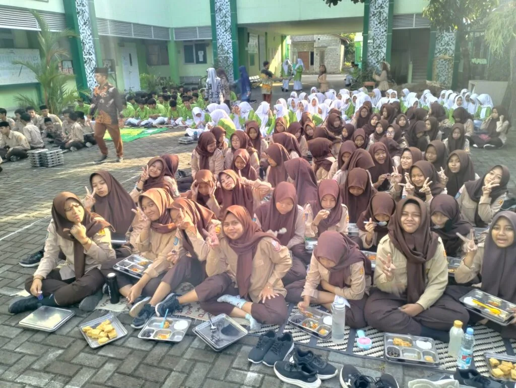 Sarapan Bersama di MTsN 9 Sleman: Kenikmatan MBG dan Pentas Seni Hangatkan Pagi