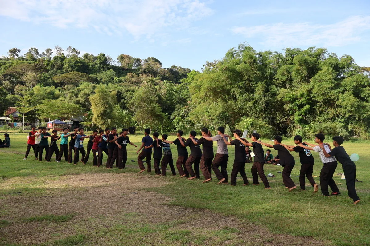 Seru dan Heboh, Bermain Ular Naga Balon di Kemah Budaya MTsN 8 Sleman