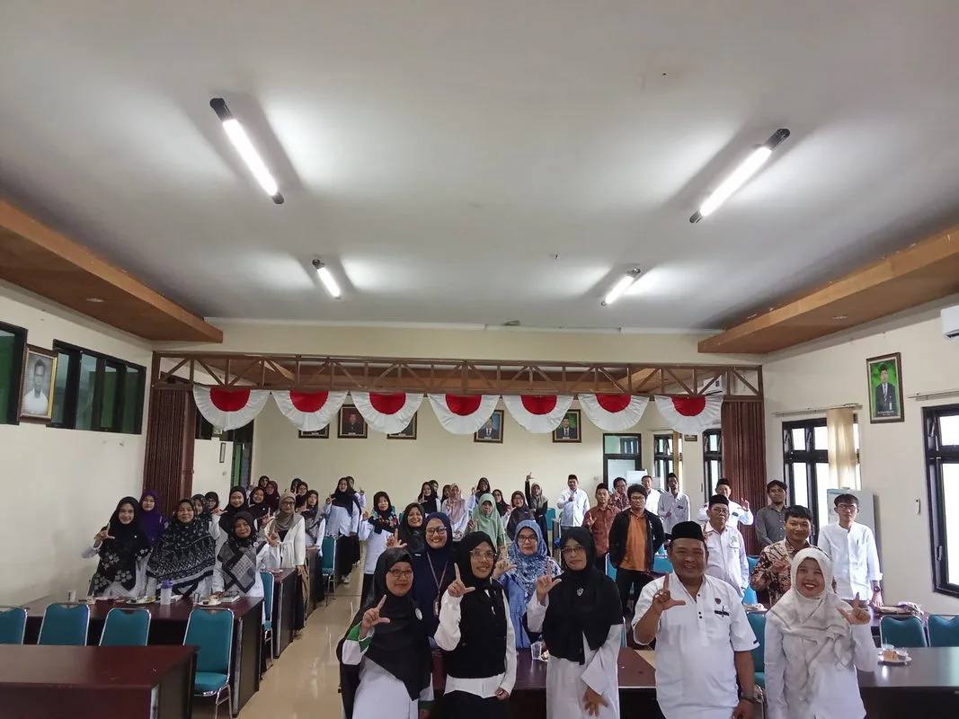 Guru MTsN 8 Sleman Ikuti Workshop Penguatan Kompetensi Menulis Bersama Komunitas Yuk Menulis