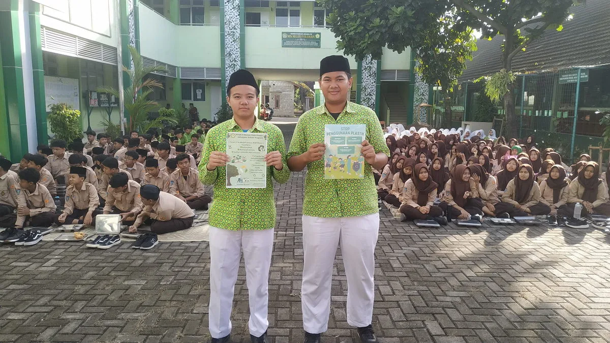 Kader Adiwiyata MTsN 9 Sleman Kampanye Peduli Lingkungan, Sakha Jelaskan Konsep 3R dalam Bahasa Inggris