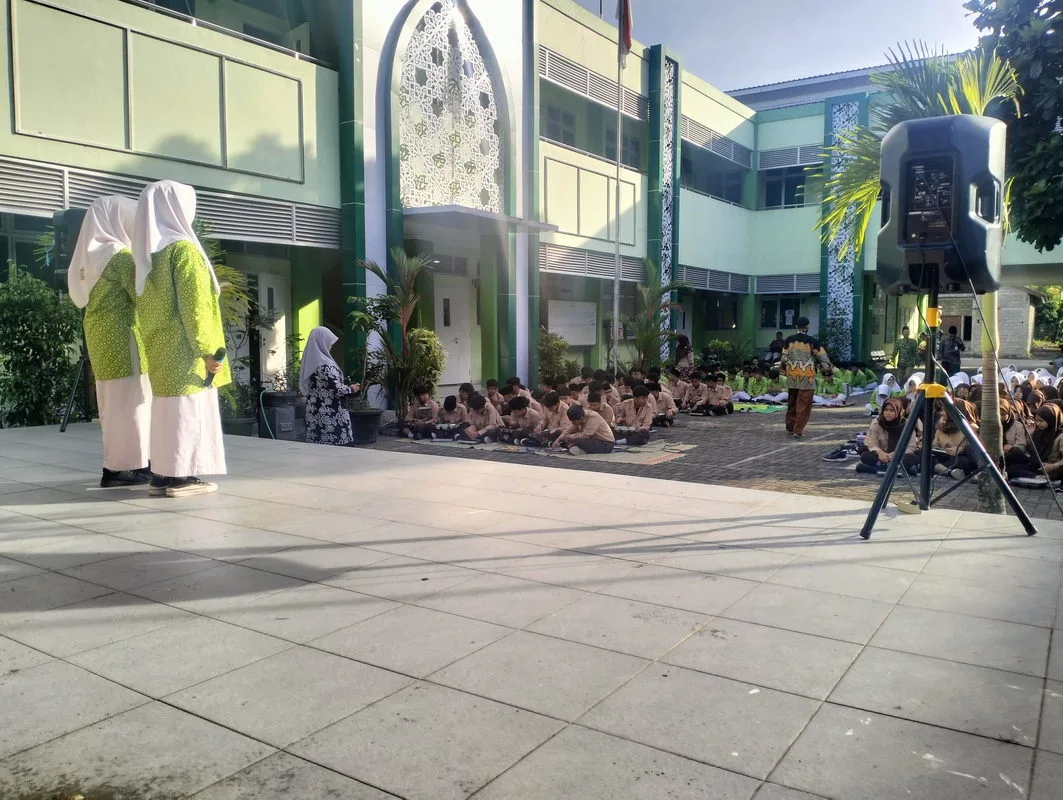 Kamis Ceria Meriahkan Suasana MTsN 9 Sleman dengan Pentas Seni Siswa Kelas VII dan VIII