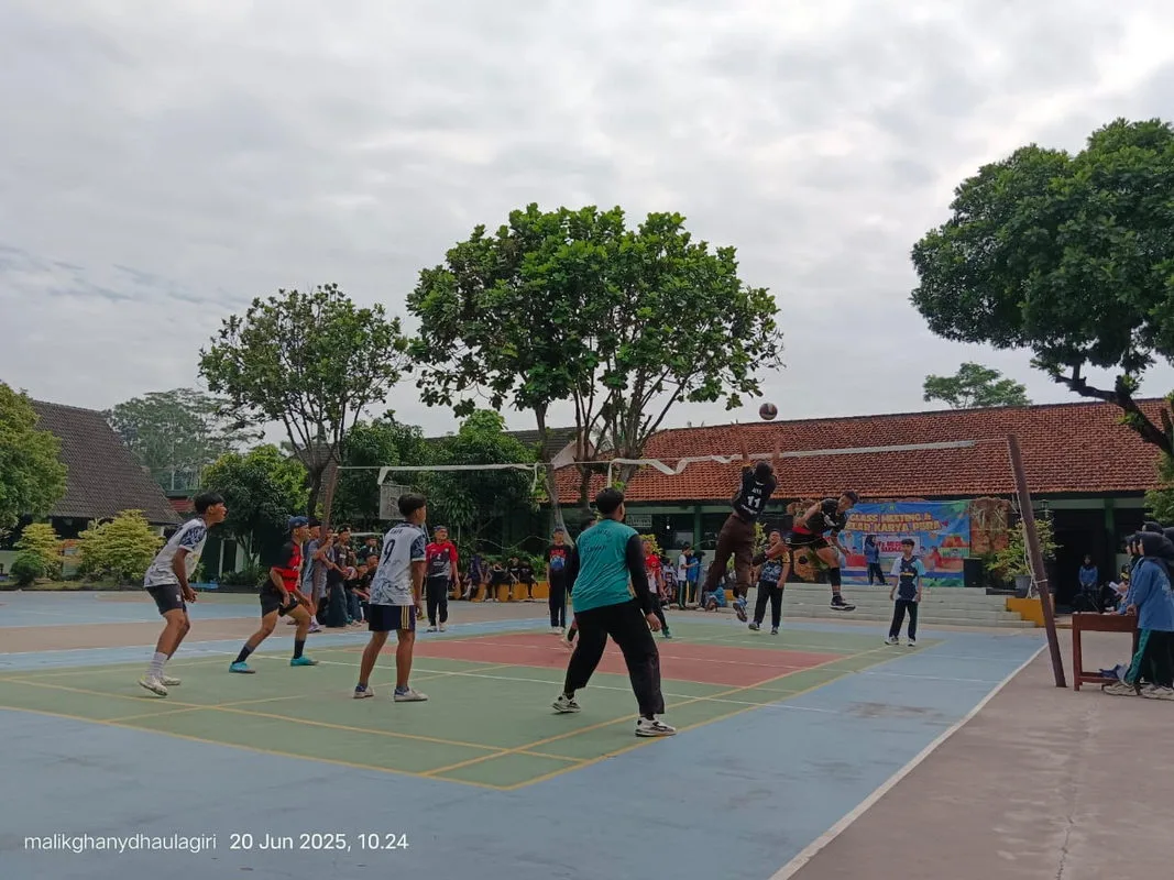 Kelas VIII C Sabet Juara 1 Putra dan Putri Voli Pada Classmeeting MTsN 3 Sleman