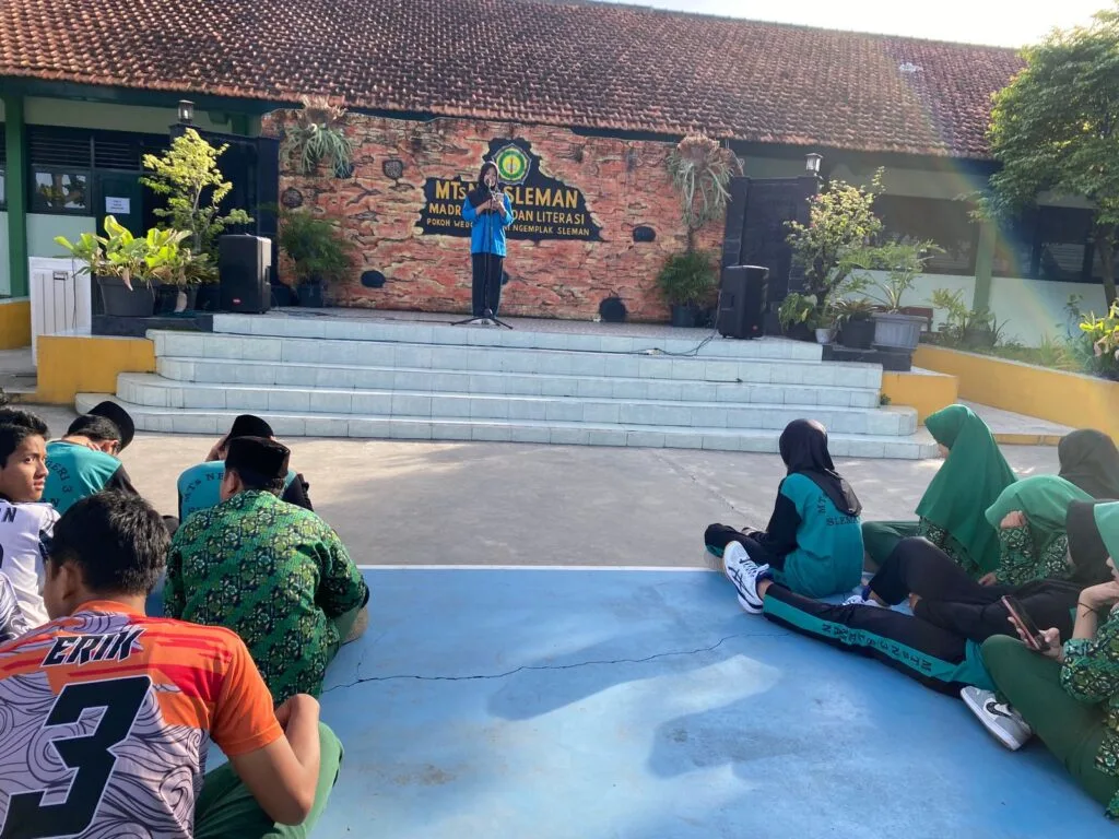 Kepala MTs N 3 Sleman Buka Kegitan Classmeeting
