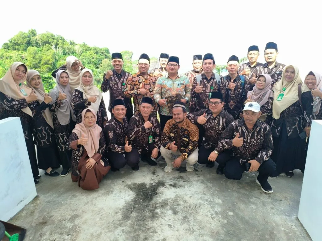 Kepala MTsN 9 Sleman Hadiri Acara Perpisahan Dua Kamad di Lingkungan MTs Sleman