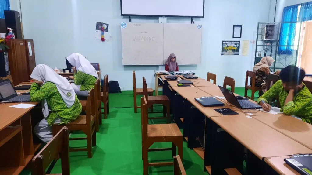 Lima Siswa MTsN 9 Sleman Ikuti OSN Tingkat Kabupaten Hari Kedua