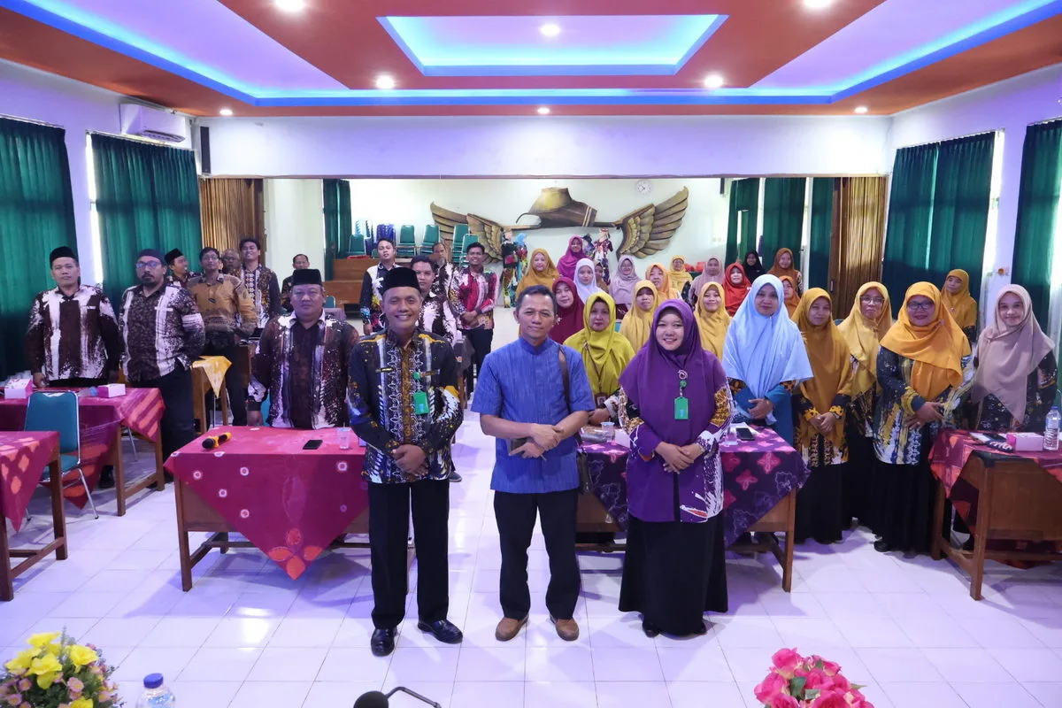 MTsN 8 Sleman Gelar Pembinaan Moderasi Beragama untuk Guru dan Pegawai