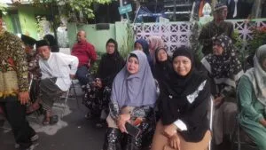 Guru dan Pegawai MTsN 8 Sleman Takziyah ke Rumah Duka Kakek Pegawai Indah Nur Nuhyati