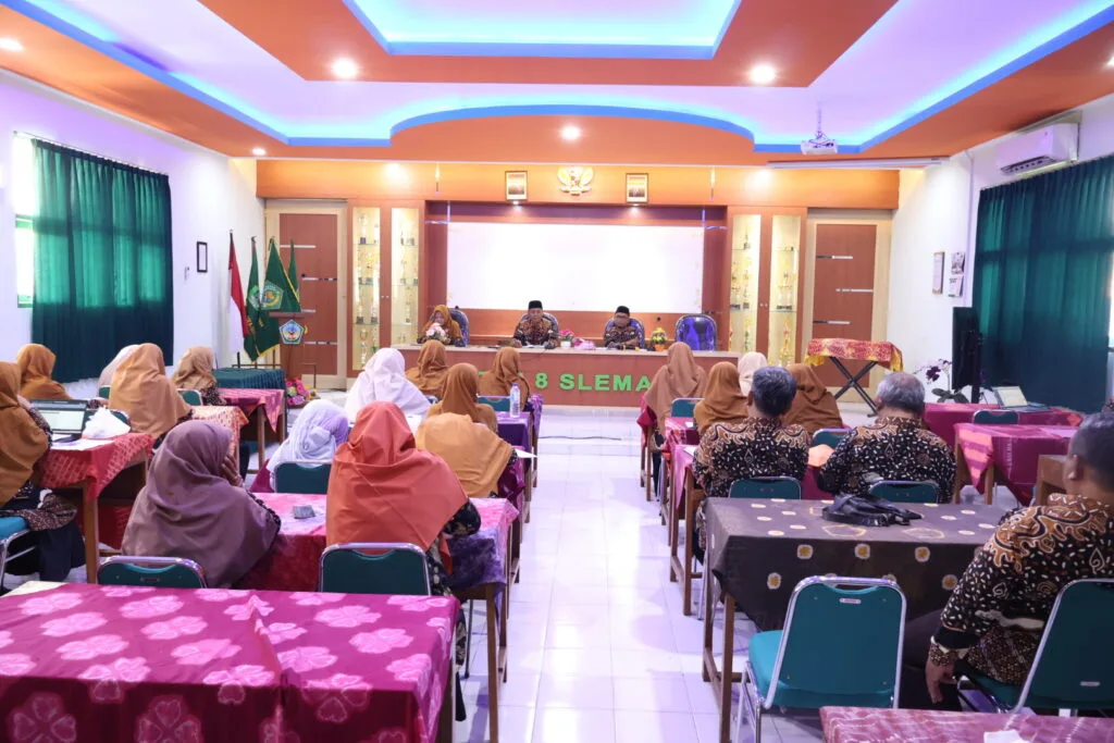Jelang Pembagian Rapor, MTsN 8 Sleman Gelar Rapat Pleno