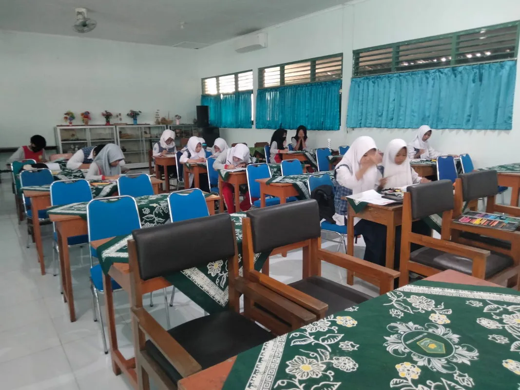 MTsN 9 Sleman Adakan Lomba Poster Bertemakan “Teman Madrasah Ramah Anak”