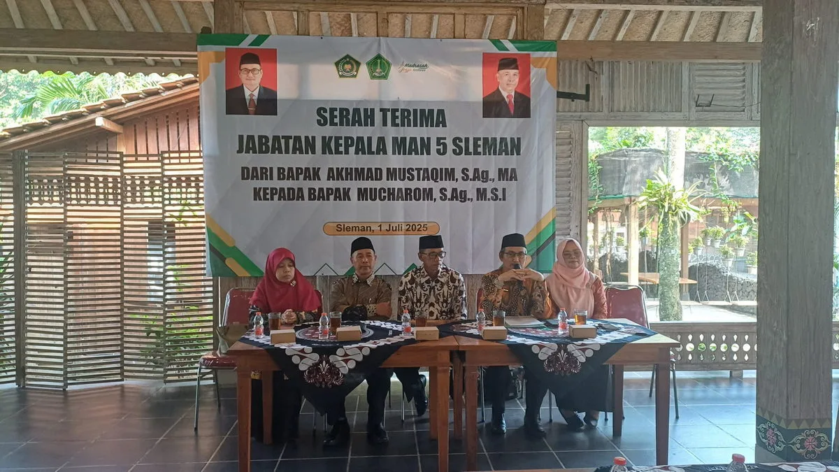 Serah Terima Jabatan Kepala MAN 5 Sleman, Estafet Kepemimpinan Diserahkan kepada Bapak Mucharom, S.Ag., M.S.I.