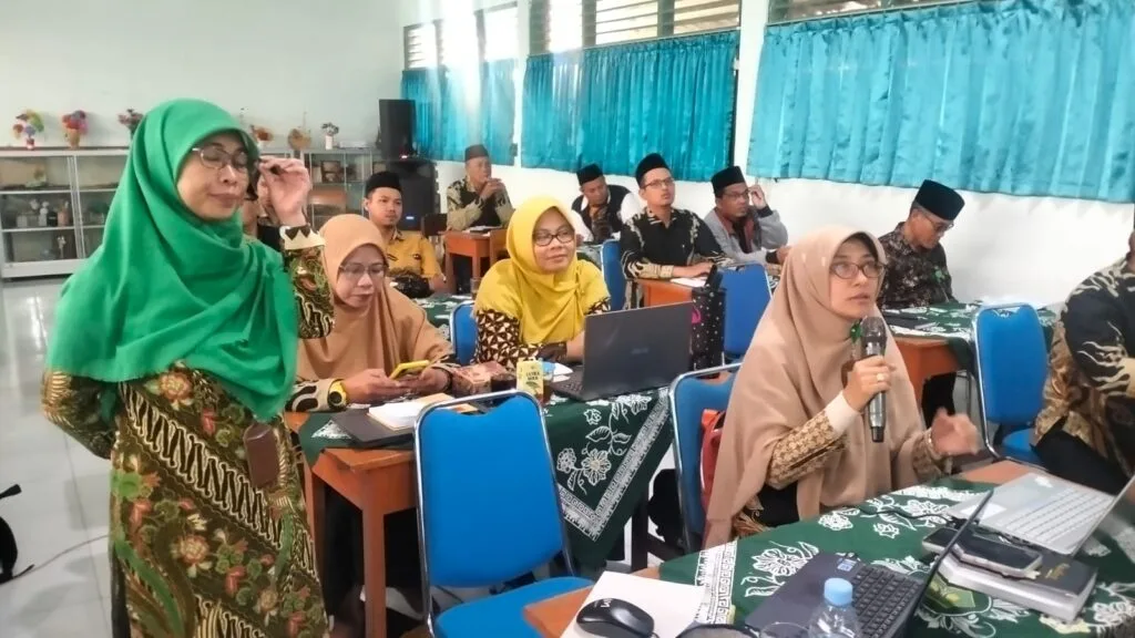 Guru MTsN 9 Sleman Antusias Ikuti Workshop Pembelajaran Mendalam dan Kurikulum Cinta di Hari Pertama Masuk Kerja