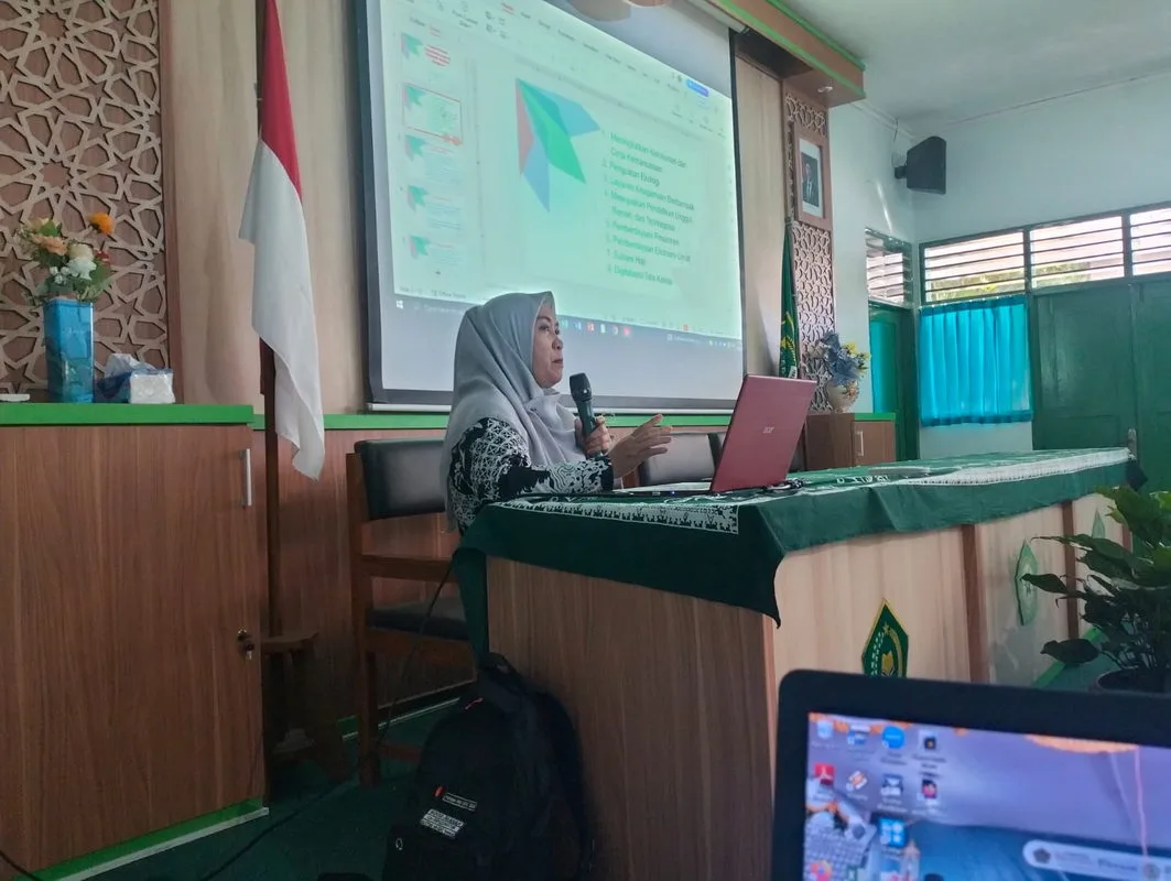 Kasi PHU Kemenag Sleman Sampaikan 8 Program Prioritas Kemenag dalam Acara Pembinaan Moderasi Beragama di MTsN 9 Sleman