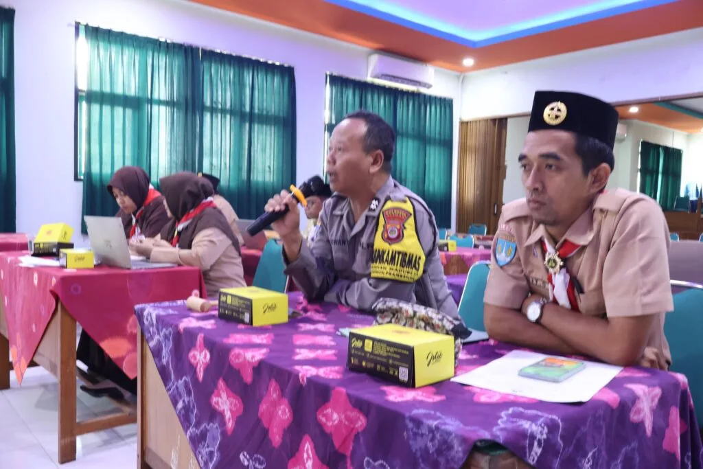 Komite MTsN 8 Sleman Tekankan Pentingnya Pendidikan Karakter dalam Kegiatan Pramuka