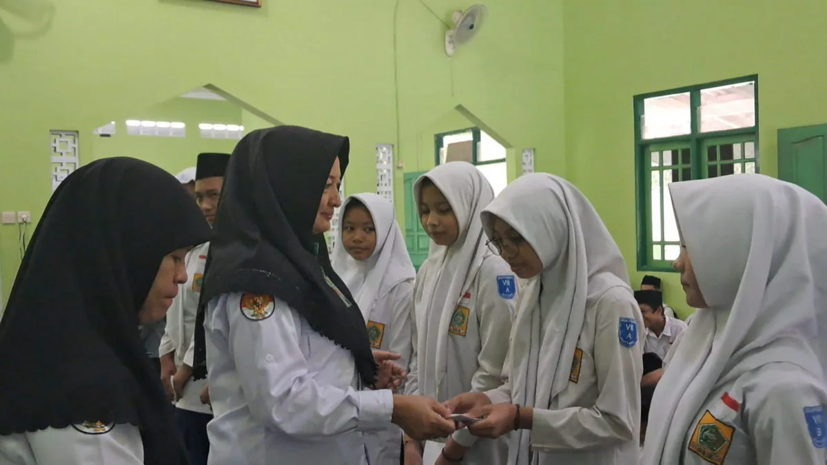 MTsN 9 Sleman Muliakan Bulan Muharram dengan Memberikan Santunan untuk Siswa Yatim dan Piatu