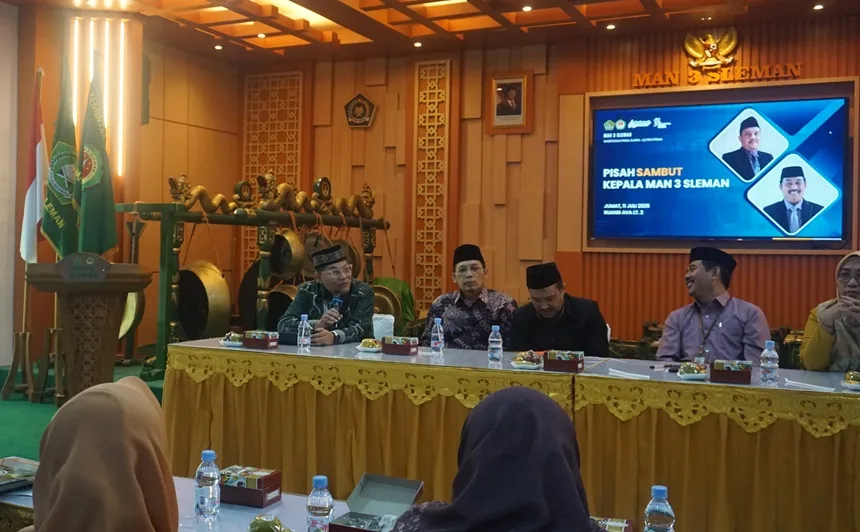 Pisah Sambut Kepala MAN 3 Sleman, Khamim Zarkasih Putro Beri Bekal Kunci Menuju Kesuksesan