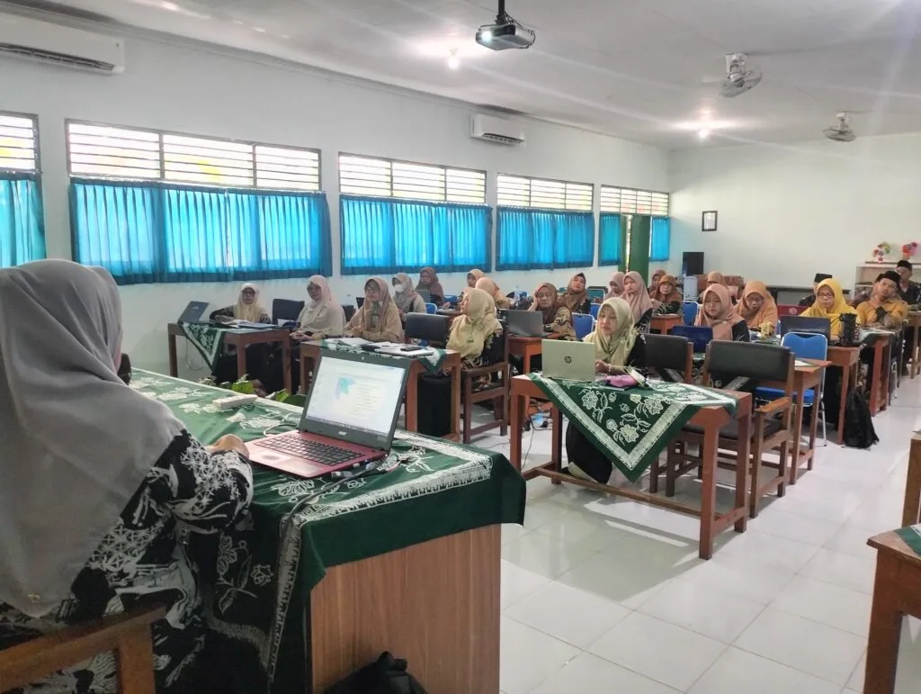 Hari Pertama Masuk, Guru MTsN 9 Sleman Semangat Ikuti Pembinaan Moderasi Beragama