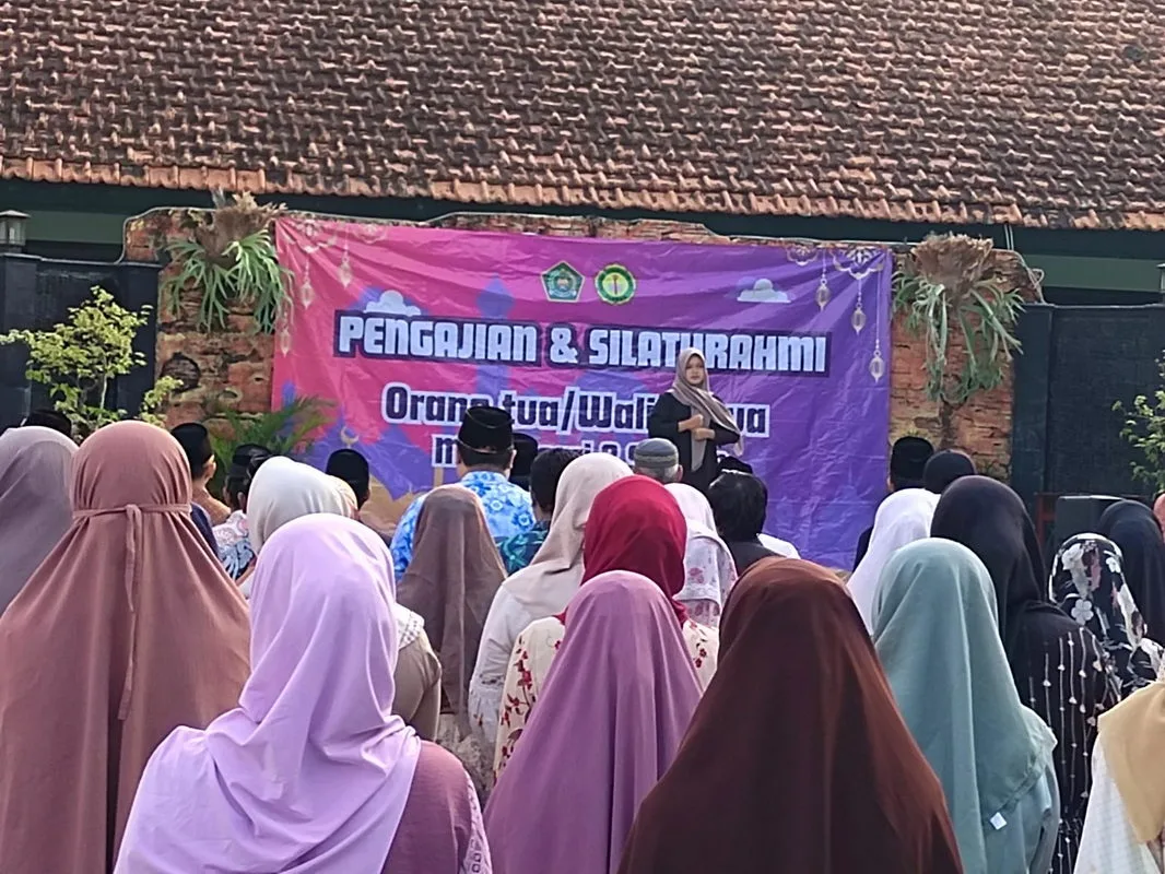 Tampilkan Dirigen Dari Murid, MTs Negeri 3 Sleman Gelar Pengajian