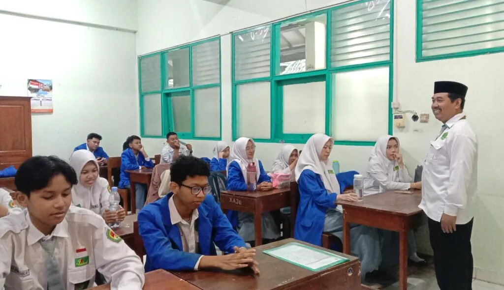 Kepala MAN 3 Sleman Tinjau Kelas XII di Hari Pertama Sekolah, Berikan Motivasi Hadapi TKA dan Studi Lanjut