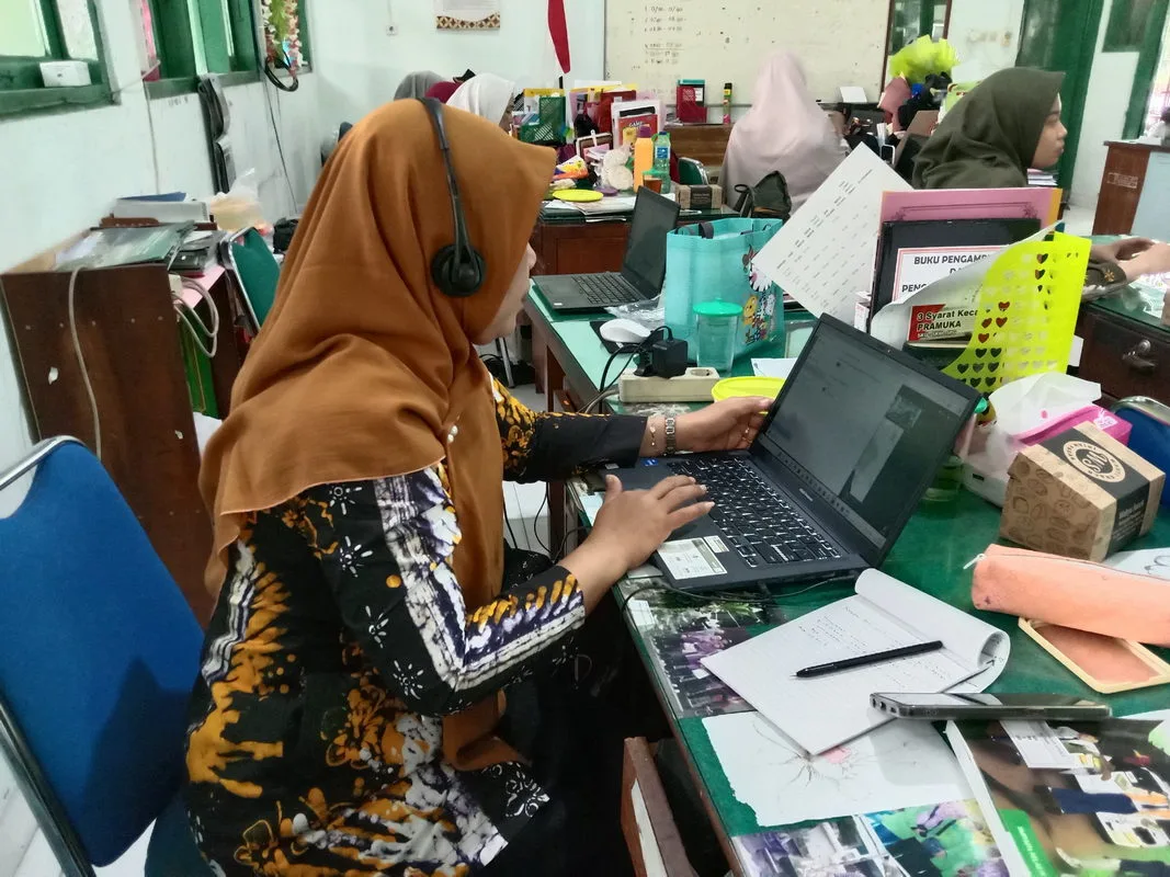 Tim Humas MTsN 8 Sleman Ikuti Zoom Silaturahmi Humas Madrasah 2025: Perkuat Visi dan Aksi Publikasi Prestasi