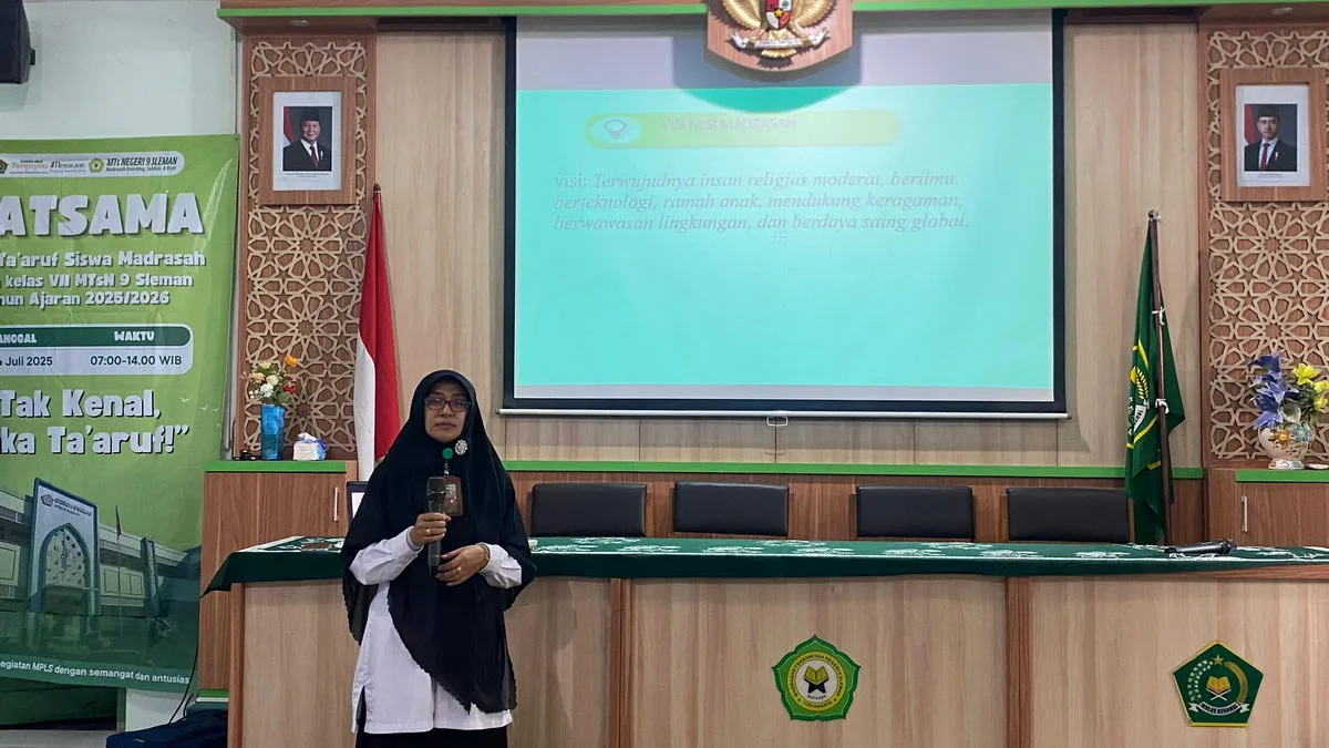Hari Pertama MATSAMA 2025 di MTsN 9 Sleman, Umu Hani’ Sampaikan Materi Nilai-Nilai Madrasah