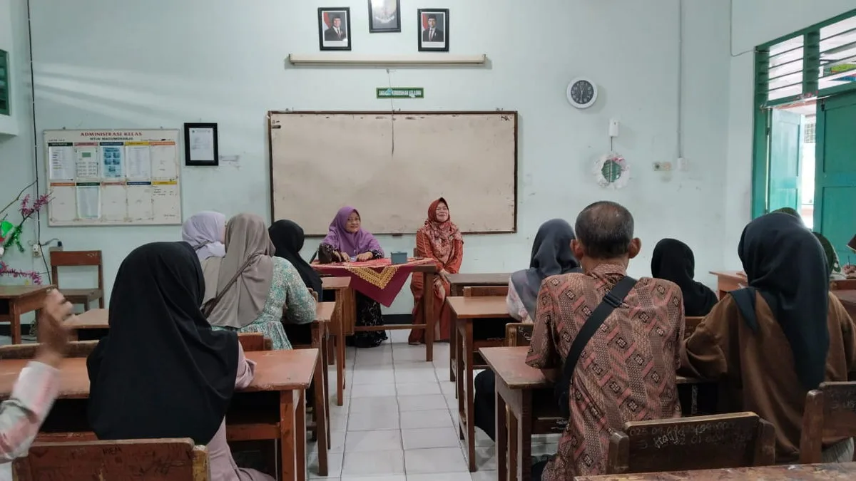 Pengelola Boarding MTsN 9 Sleman Sambut Hangat Kedatangan Wali Santri Baru