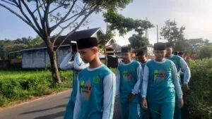 Penuh Antusias, Warga MTsN 2 Sleman Ikuti Jalan Santai Jumat Sehat