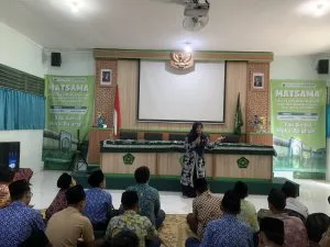 Pembina UKS MTsN 9 Sleman Sosialisasikan Pentingnya Konsumsi Pil Tambah Darah bagi Remaja