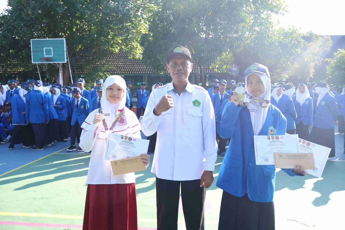Siswi MTsN 8 Sleman Raih Medali Emas dan Perak di Ajang Karate Piala Kapolda DIY