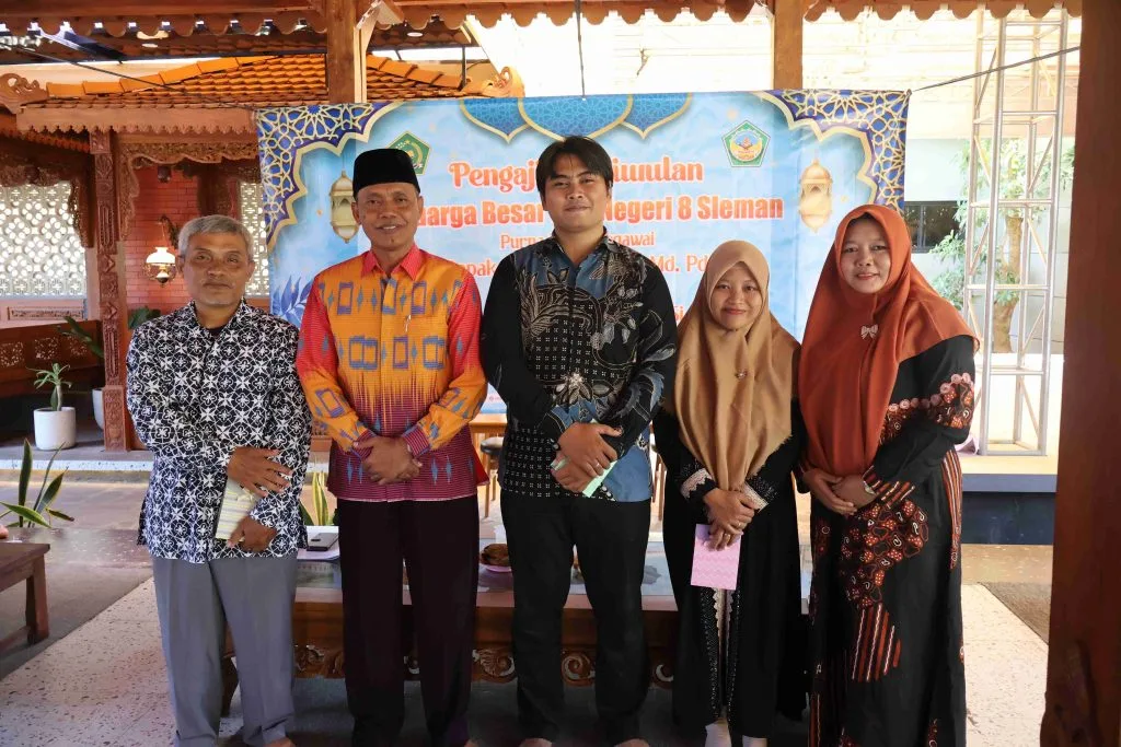 Suasana Haru Warnai Acara Purna Tugas dan Mutasi Guru MTsN 8 Sleman