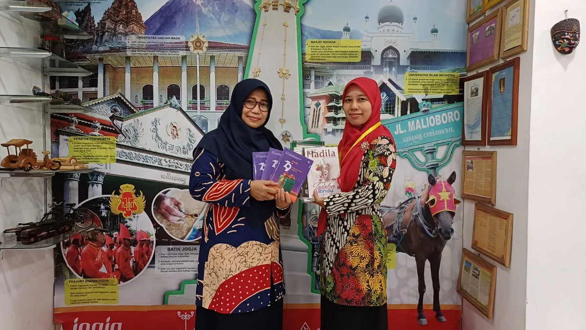 Guru MAN 3 Sleman Hibahkan Buku Sebagai Kontribusi Penguatan Koleksi Perpustakaan
