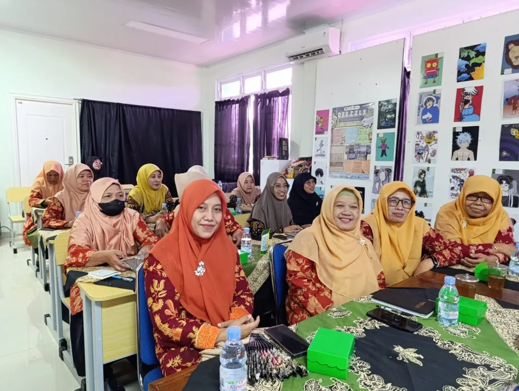Ketua Dharma Wanita MTsN 8 Sleman Hadiri Pertemuan Rutin DWP Kemenag Sleman di MAN 4 Sleman