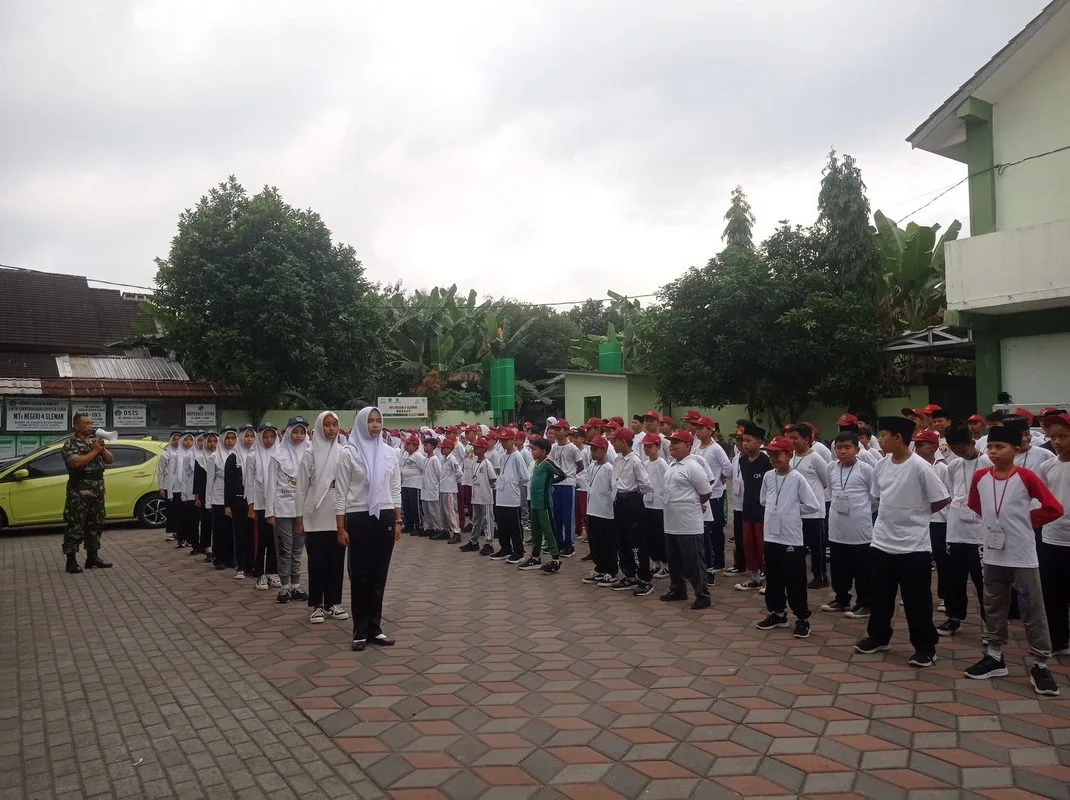 Latih Disiplin Sejak Dini, MTsN 4 Sleman Gelar Pelatihan Baris Berbaris untuk Kelas VII