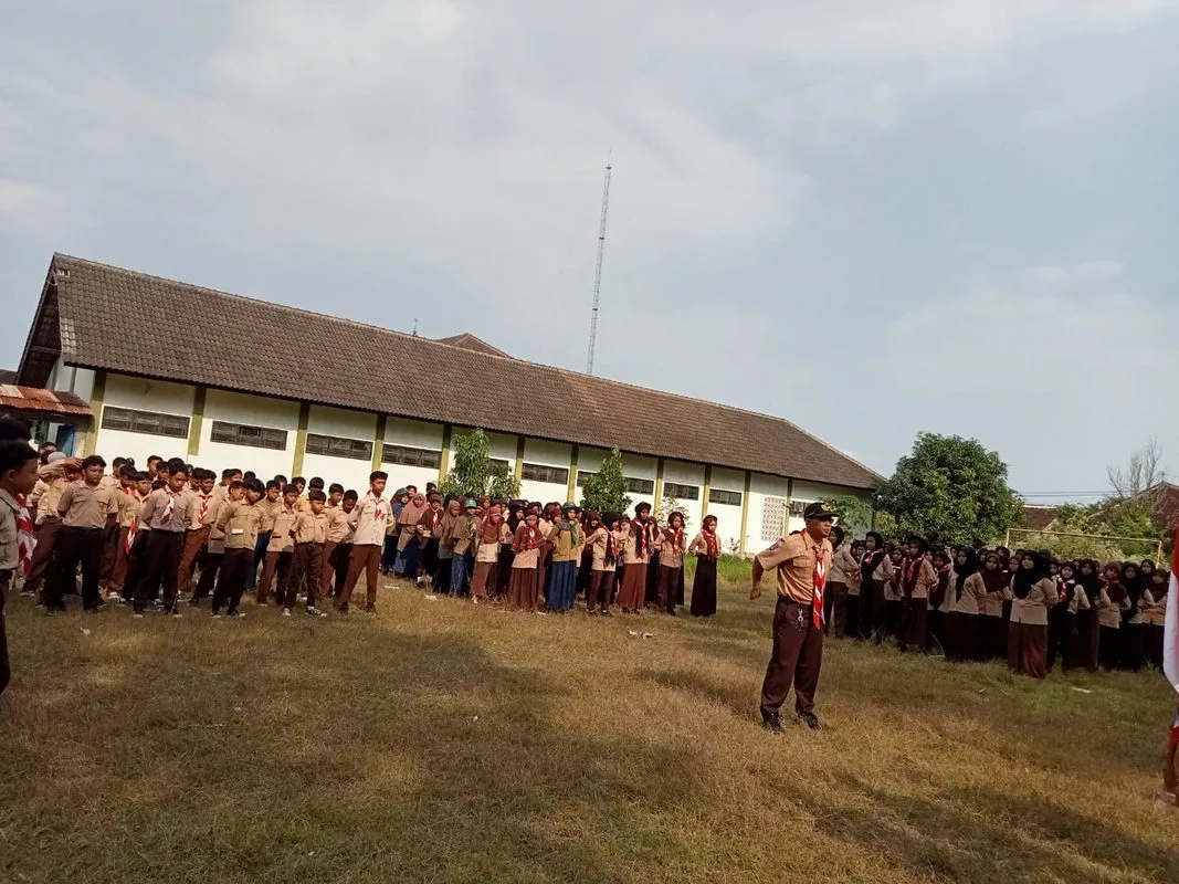 Latihan Pramuka MTsN 8 Sleman Tekankan Disiplin melalui Latihan Dasar PBB