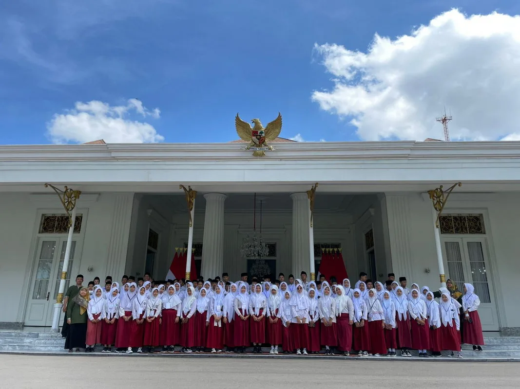 Mengenal Istana Kepresidenan, Kelas VII MTsN 4 Sleman Outing ke Gedung Agung