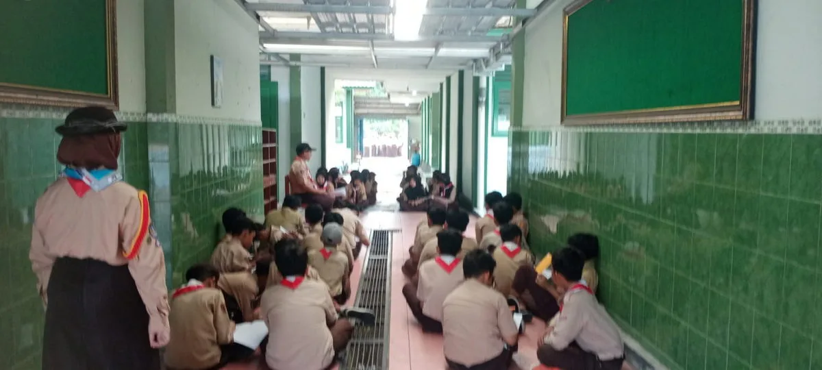 Pembina Pramuka MTsN 8 Sleman Beri Pembekalan Ketua dan Wakil Regu Jelang Kegiatan Dianpinru