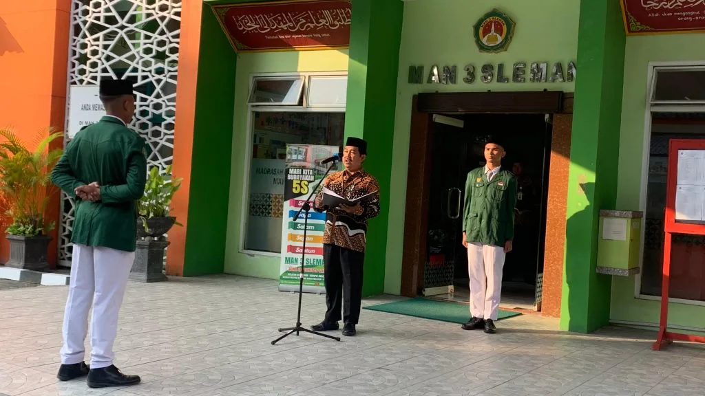 Peringatan Hari Anak Nasional 2025, Pembina Apel MAN 3 Sleman Bacakan Nasihat Gubernur DIY