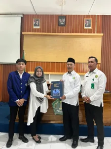 Praktik Kependidikan Mahasiswa UNY Diserahkan kepada Kepala MAN 5 Sleman