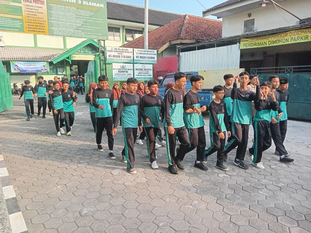 Pupuk Semangat Hidup Sehat, MTs N 3 Sleman Gelar Matsanega Jalan Sehat