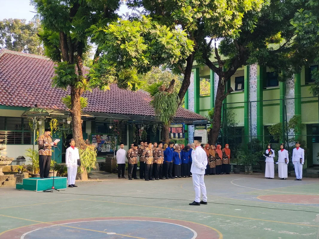 Upacara Hari Anak Nasional: Kepala MAN 2 Sleman Sampaikan Amanat Gubernur DIY