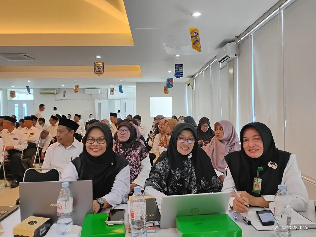 Kepala MTsN 9 Sleman, Waka Kurikulum, dan Guru Ikuti Workshop Pembelajaran Mendalam