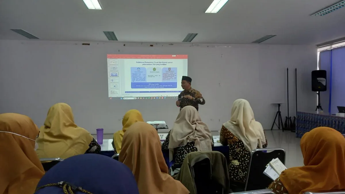 Kepala MTsN 9 Sleman Ikuti Pembinaan Kabid Terkait Peran Kepala Madrasah Sebagai Leader dan Manager